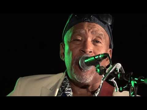 FACEPRO.fr — Les entreprises du Pays d&rsquo;Arles se racontent en vidéo : Mc Kinley Moore – Festival des Alpilles